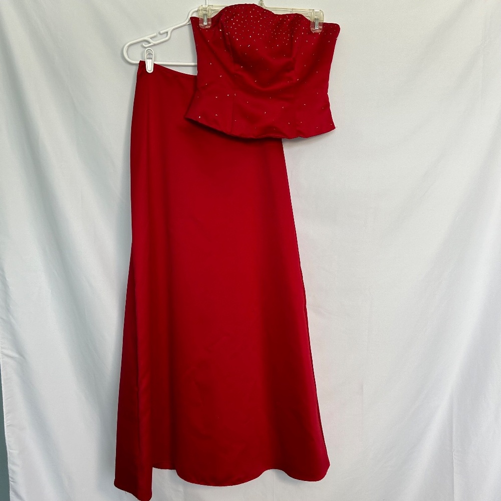 Zum Zum by Niki Livas Red Two-Piece Formal Gown - Picture 15 of 16